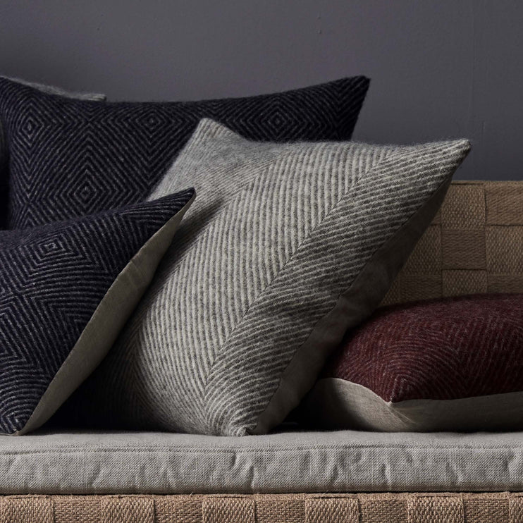 Kissenhülle Gotlandin Grau & Creme | Schöne Ideen für Ihr Zuhause | URBANARA