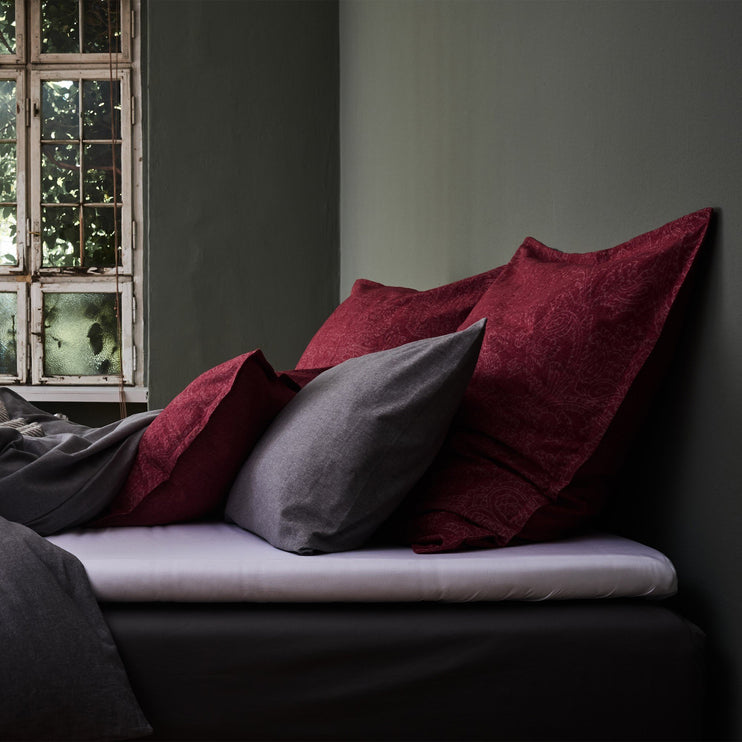 Lourinha duvet cover in ruby red, 100% organic cotton |Find the perfect flannel bedding