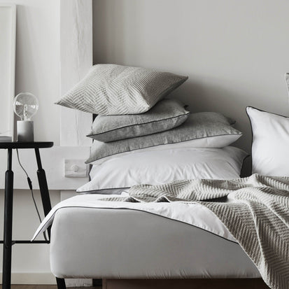 Grey & White & Charcoal Sameiro Kissenbezug | Home & Living inspiration | URBANARA