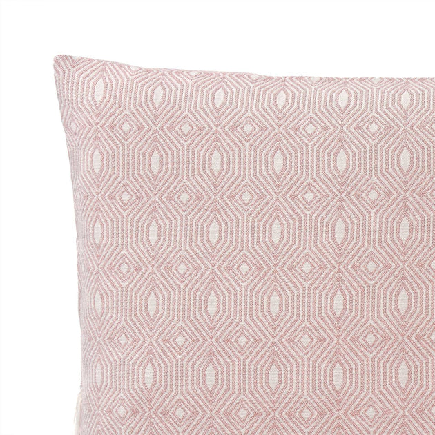 Coral & Natural white Alcoa Kissenhülle | Home & Living inspiration | URBANARA