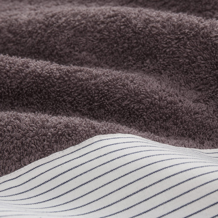 Strandtuch Luni in Grau aus 100% Baumwolle | Entdecken Sie unsere schönsten Wohnaccessoires