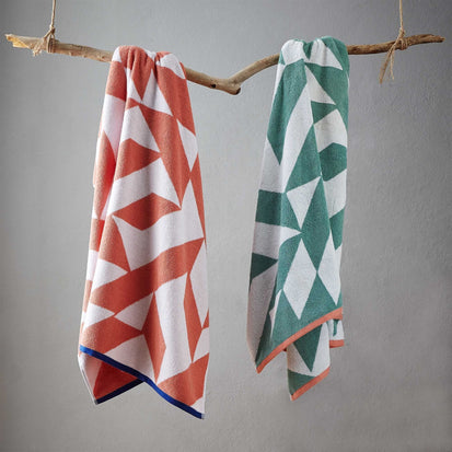 Strandtuch Aruain Aqua & Weiß & Papaya | Schöne Ideen für Ihr Zuhause | URBANARA