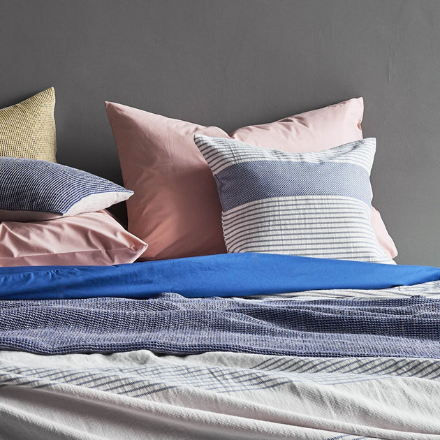 Kissenhülle Kadanin Ultramarinblau & Weiß | Schöne Ideen für Ihr Zuhause | URBANARA