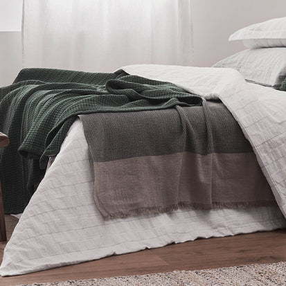 Green grey & Natural Kovai Decke | Home & Living inspiration | URBANARA