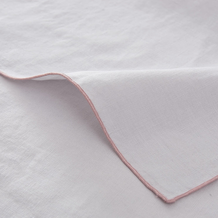 Light grey & Powder Pink Alvalade Tischläufer | Home & Living inspiration | URBANARA