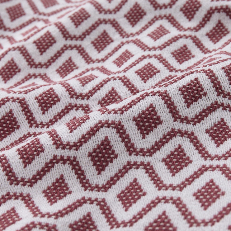 Viana bedspread, raspberry rose & white, 100% cotton | URBANARA bedspreads & quilts