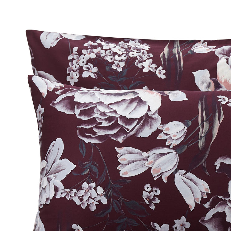 Bordeaux red & Multicolour Almadena Bettdeckenbezug | Home & Living inspiration | URBANARA