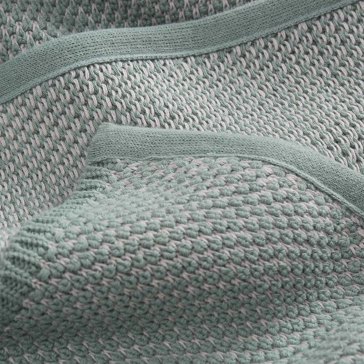 Baumwolldecke Alvor Grüngrau & Silbergrau, 100% Baumwolle | URBANARA Baumwolldecken