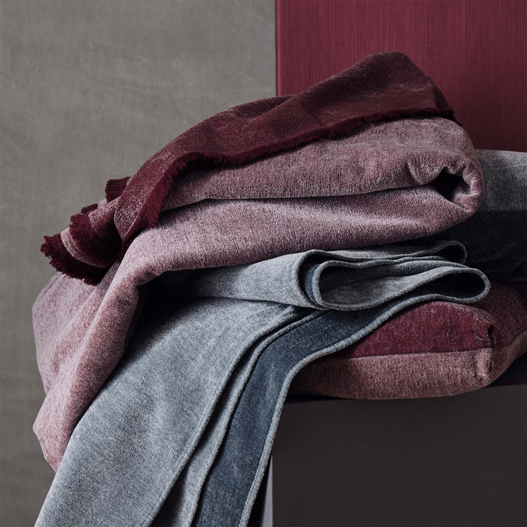 Bordeaux red & White Calcada Tagesdecke | Home & Living inspiration | URBANARA