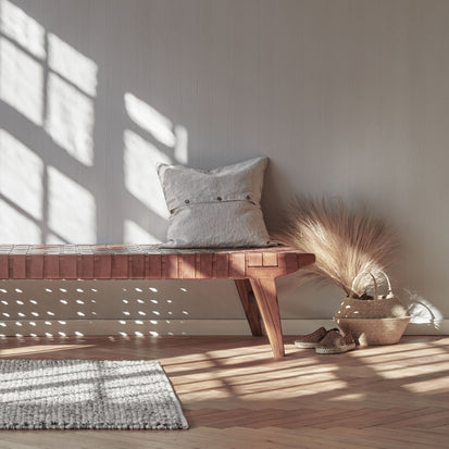 Daybed Kamaru Cognac, 100% Leder & 100% Teakholz