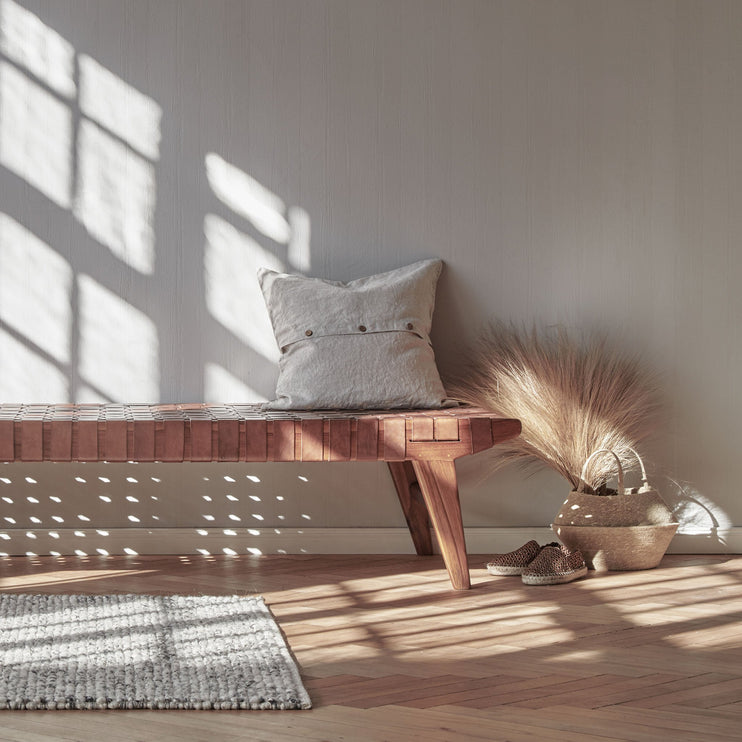 Daybed Kamaru Cognac, 100% Leder & 100% Teakholz