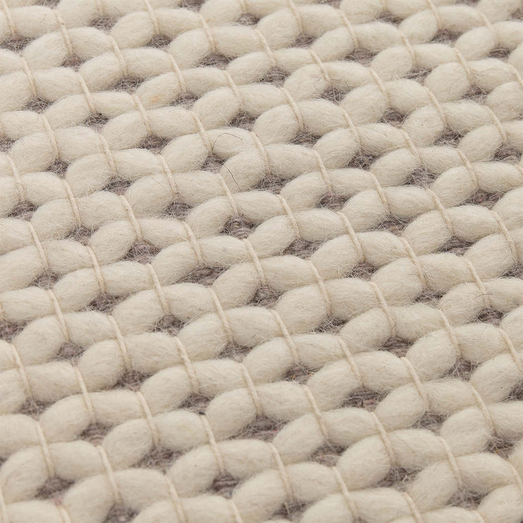 Lona rug in ivory & grey, 70% wool & 30% cotton |Find the perfect wool rugs