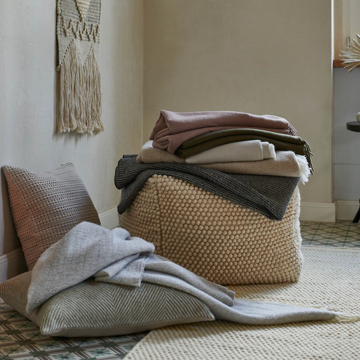 Paro Pouffe ivory, 80% wool & 20% cotton