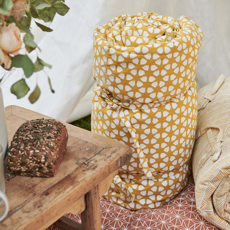 Picknickdecke Saldanha Saka [Senfgelb/Steingrau/Naturweiß]