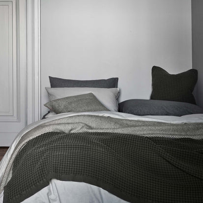 Moss green Veiros Sao Tagesdecke | Home & Living inspiration | URBANARA