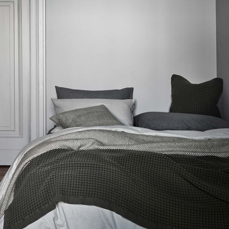 Moss green Veiros Sao Tagesdecke | Home & Living inspiration | URBANARA